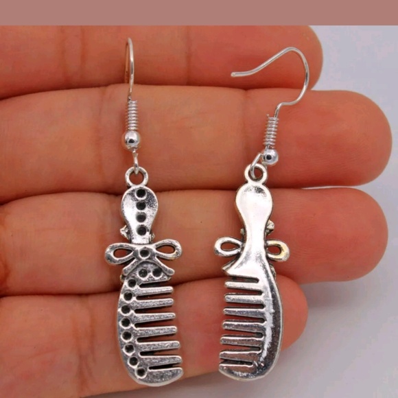 Handmade Beautiful Silver Plated Comb Earrings - Picture 2 of 2